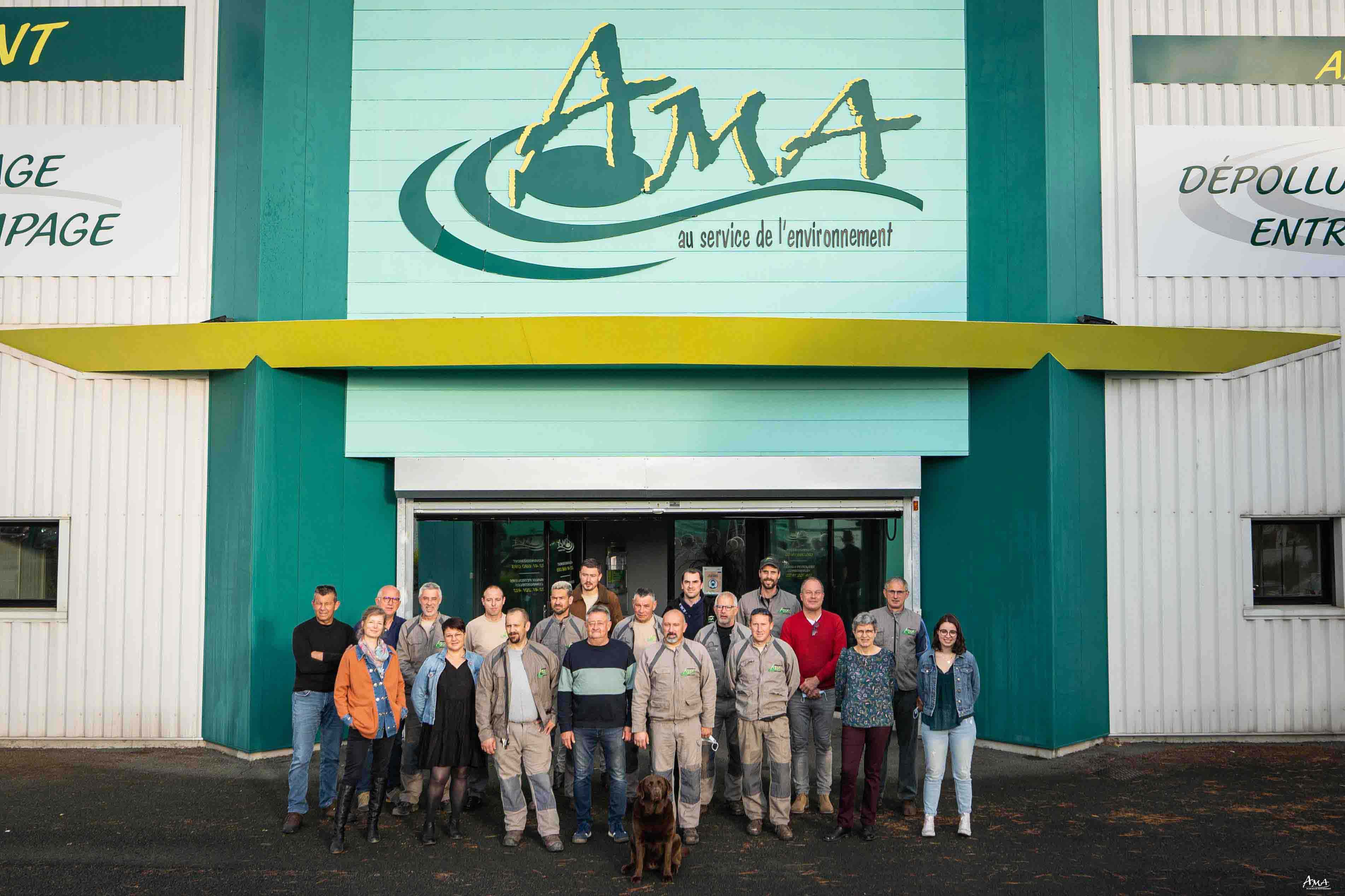 Photo de toute l'équipe d'AMA environnement