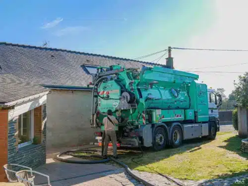 Technicien AMA Environnement lors d'un dépannage de poste de relevage
